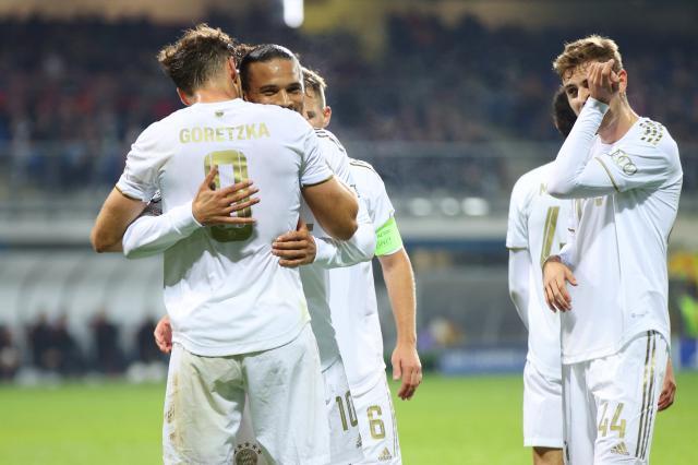 开云体育app-拜仁轻松取胜锁定出线 糟心的下半场却又暴露隐忧